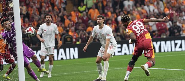 Galatasaray, Antalyaspor’u 4-2 mağlup ederek şampiyonluğunu ilan etti