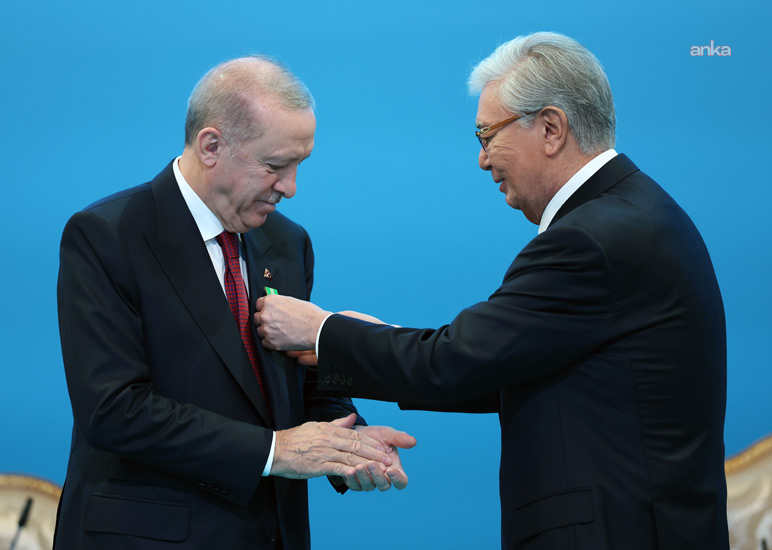 Cumhurbaşkanı Erdoğan'a Ahmet Yesevi Özel Devlet Nişanı verildi