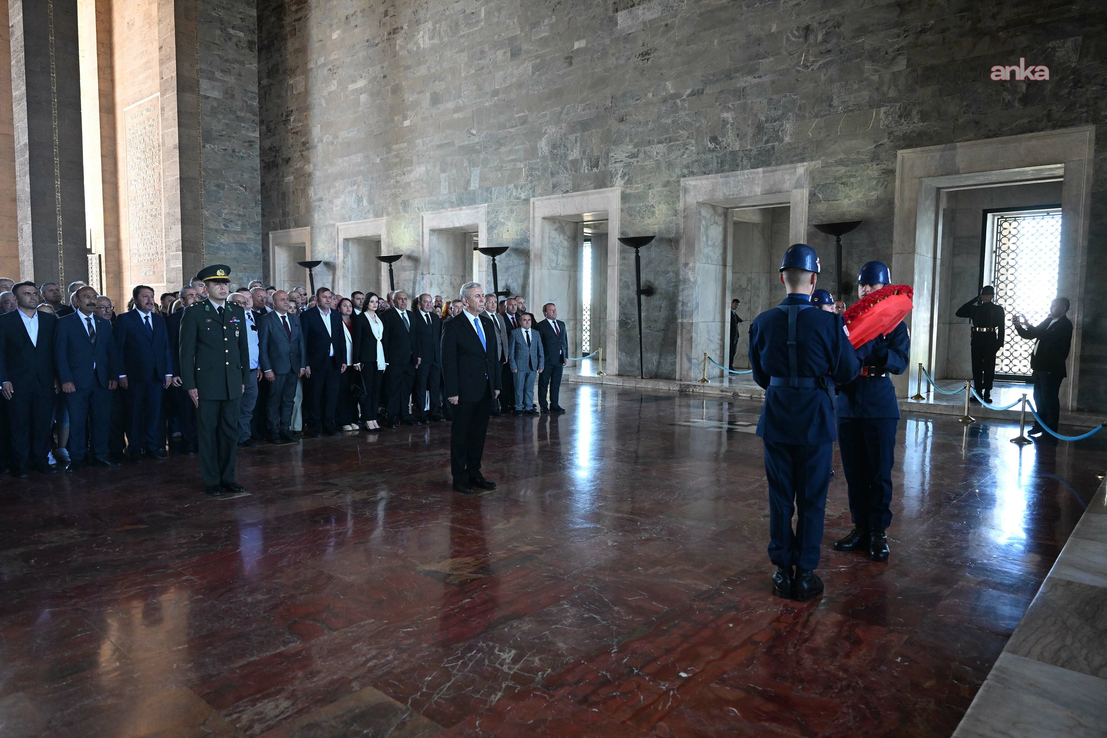 Tarihi Kentler Birliği üyeleri seçimin ardından Anıtkabir’i ziyaret etti