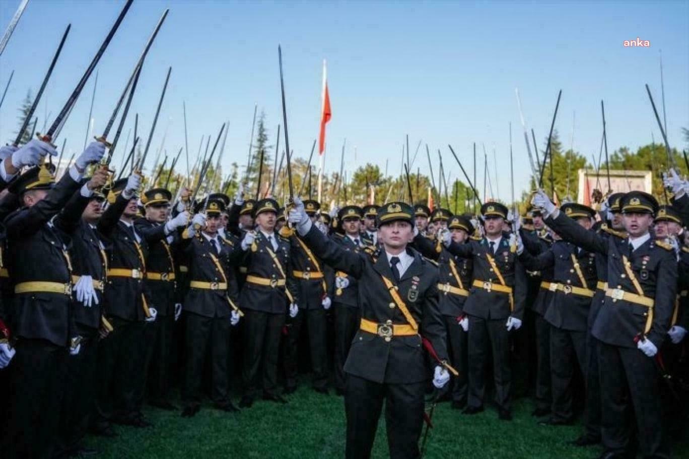 “Mustafa Kemal’in askerleriyiz” sloganı nedeniyle ihraç edilen teğmen için verilen 