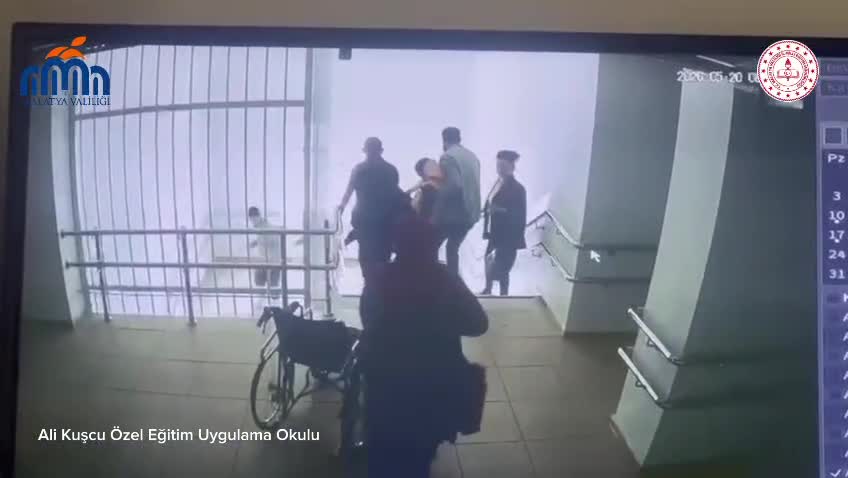 Malatya'da deprem... Özel eğitim okullarında öğretmenler engelli öğrencileri kucaklayarak tahliye etti