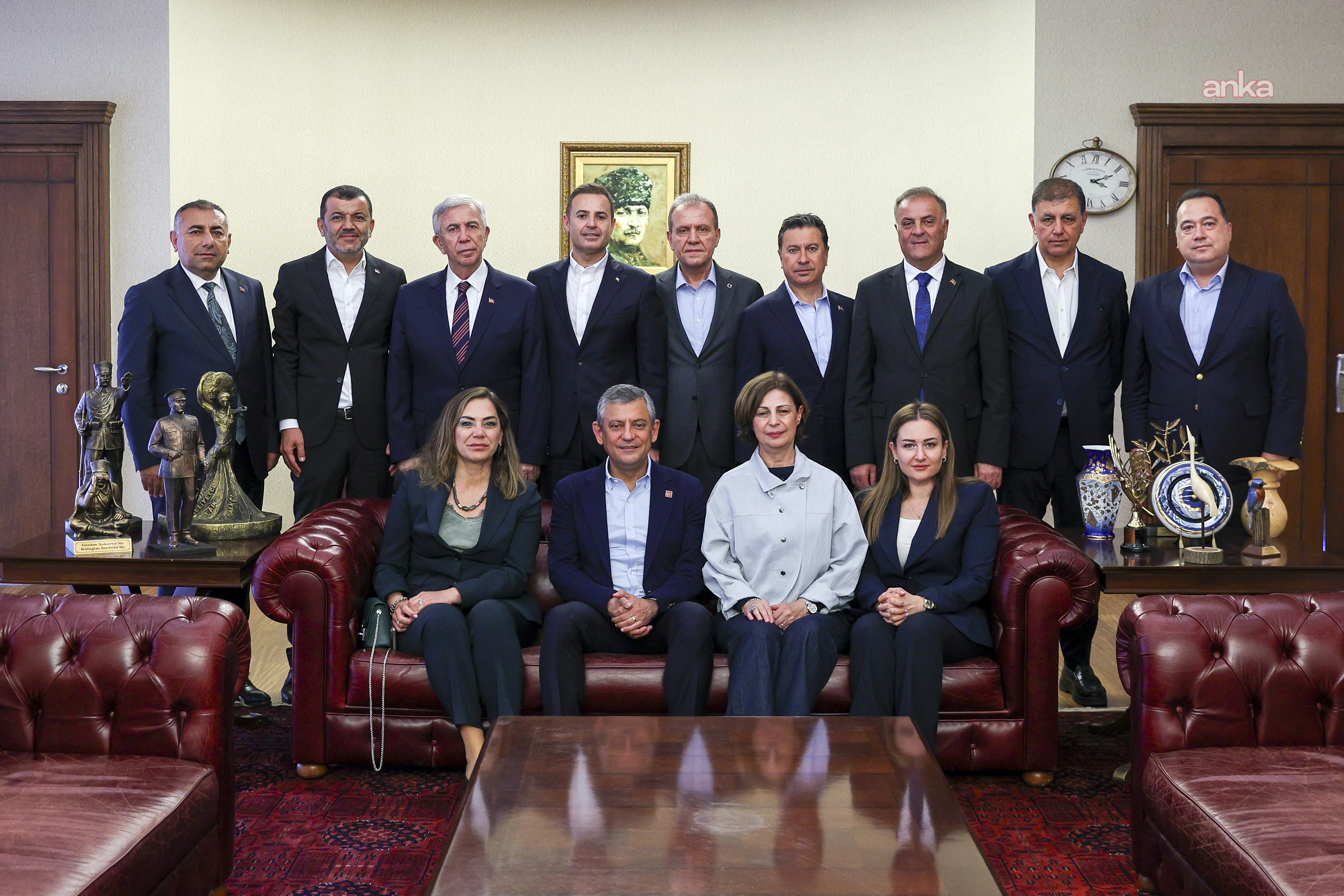 CHP'li Büyükşehir Belediye Başkanları'ndan ortak açıklama: Partimizin seçilmiş Genel Başkanı Sayın Özgür Özel’in ve parti yönetimimizin yanındayız
