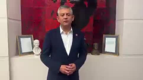 CHP Genel Merkezine polis müdahalesi... Özgür Özel: "CHP Genel Merkezi saldırı altında, buradan çıkmayacağız"