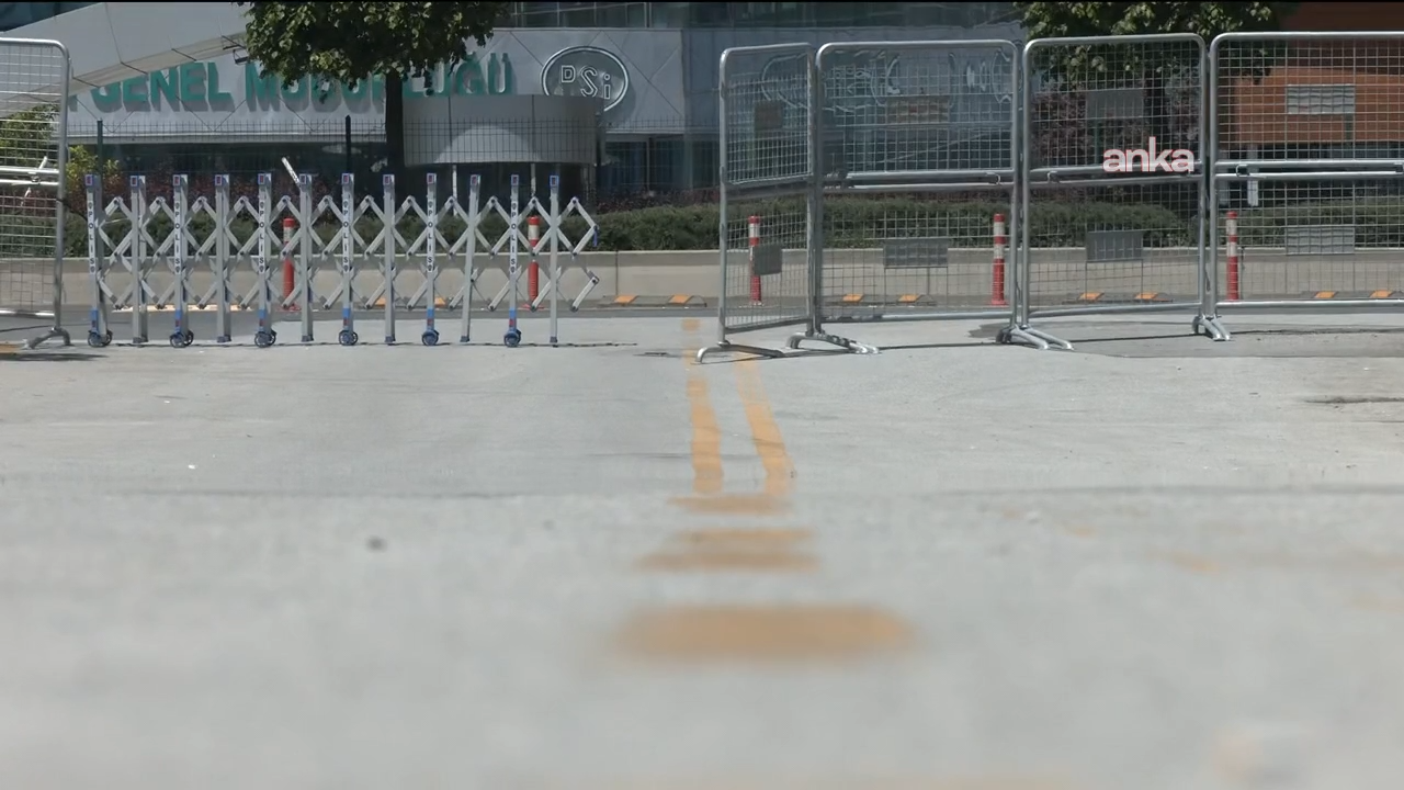 CHP Genel Merkezi'nin önündeki 9 Eylül Caddesi polis tarafından kapatıldı